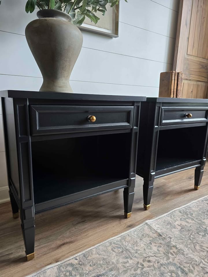 Pair of Drexel Nightstands / End Tables